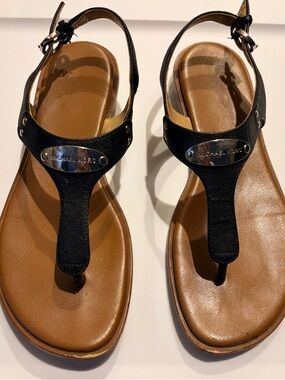 Michael Kors Black T-Strap Thong Sandals Logo Plate Ankle Strap Size 7